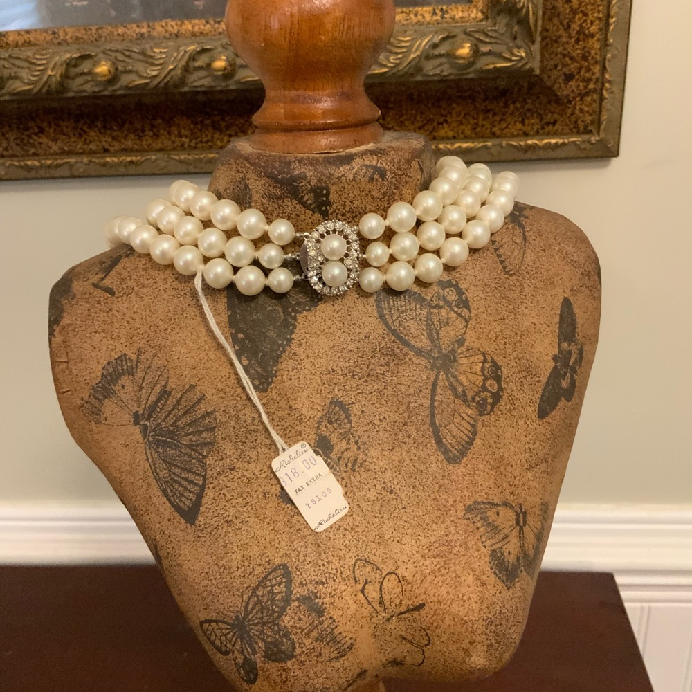 Vintage Richelieu pearl necklace